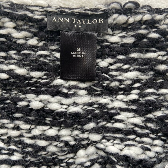 Ann Taylor Women's Gray Knitted Crew Neck Knit Sweater Small - Picture 4 of 8